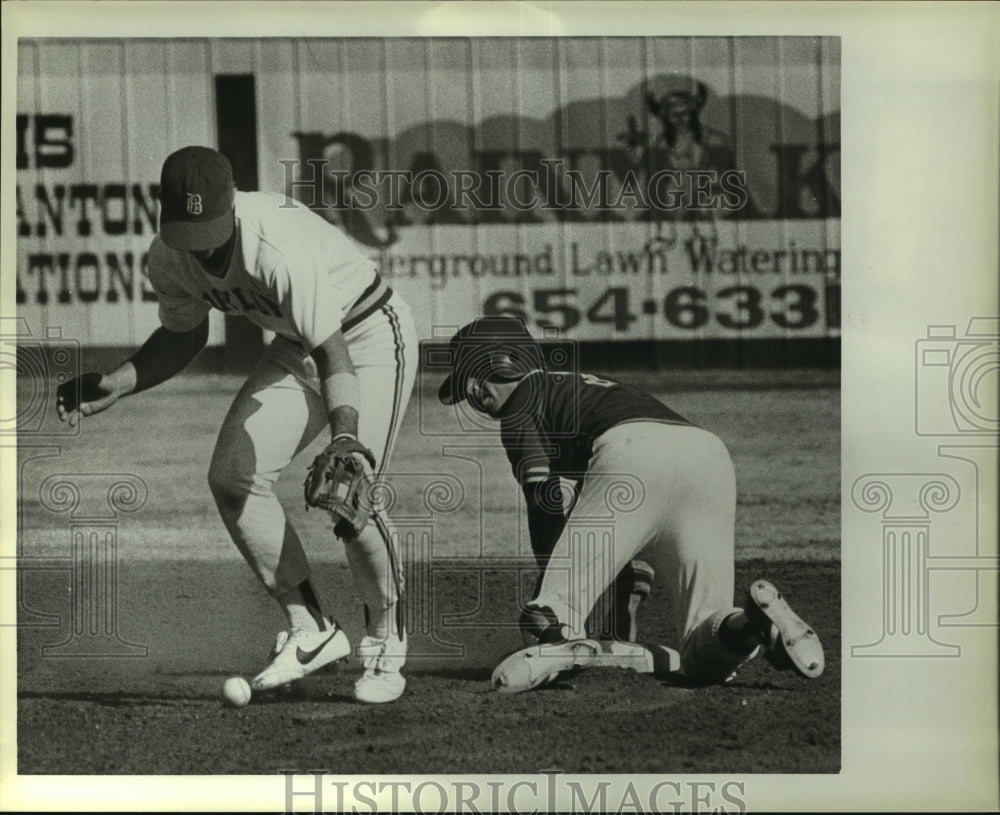 1984 Press Photo Sammy Lyssy &amp; Kyle Todd, St. Mary&#39;s &amp; Baylor College Baseball- Historic Images