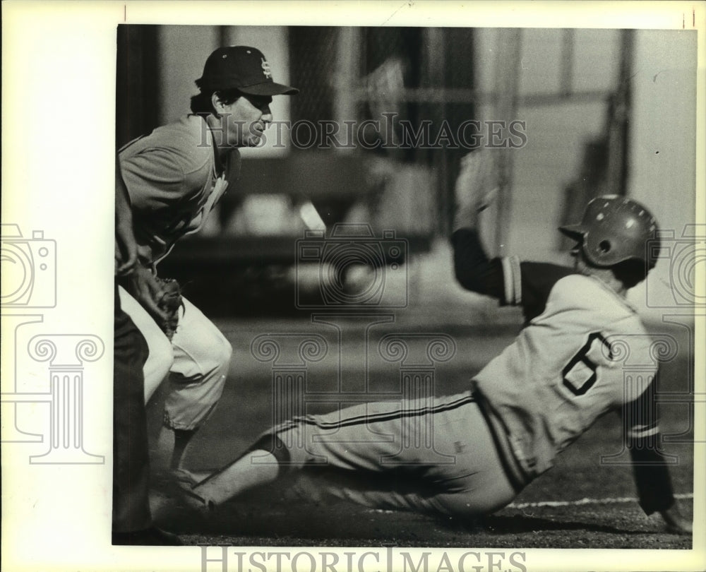 1984 Press Photo Bill Zerda & Steve Cotron St. Mary's & Trinity College Baseball- Historic Images