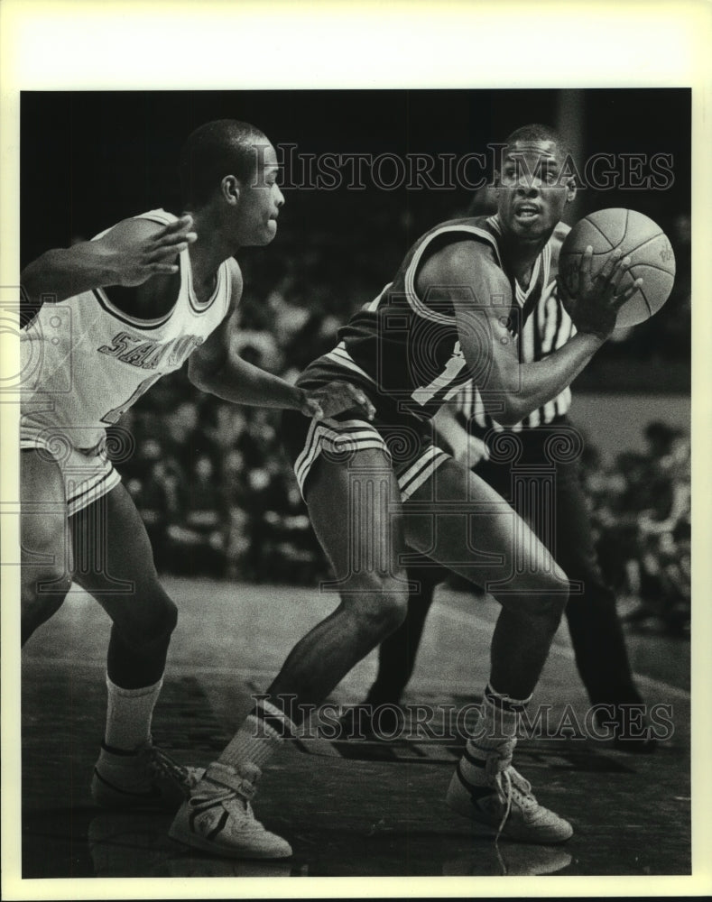 Press Photo Texas-San Antonio plays St. Mary's in men's college basketball - Historic Images