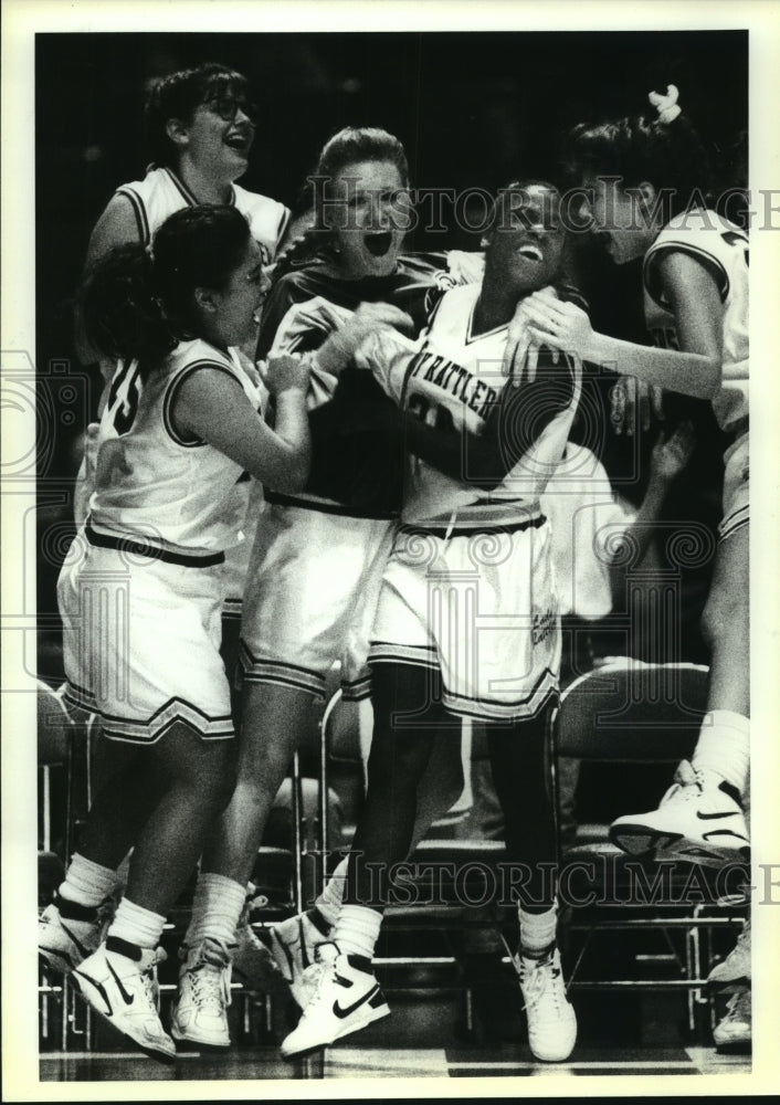 1992 Press Photo San Marcos girls basketball players celebrate a playoff win- Historic Images
