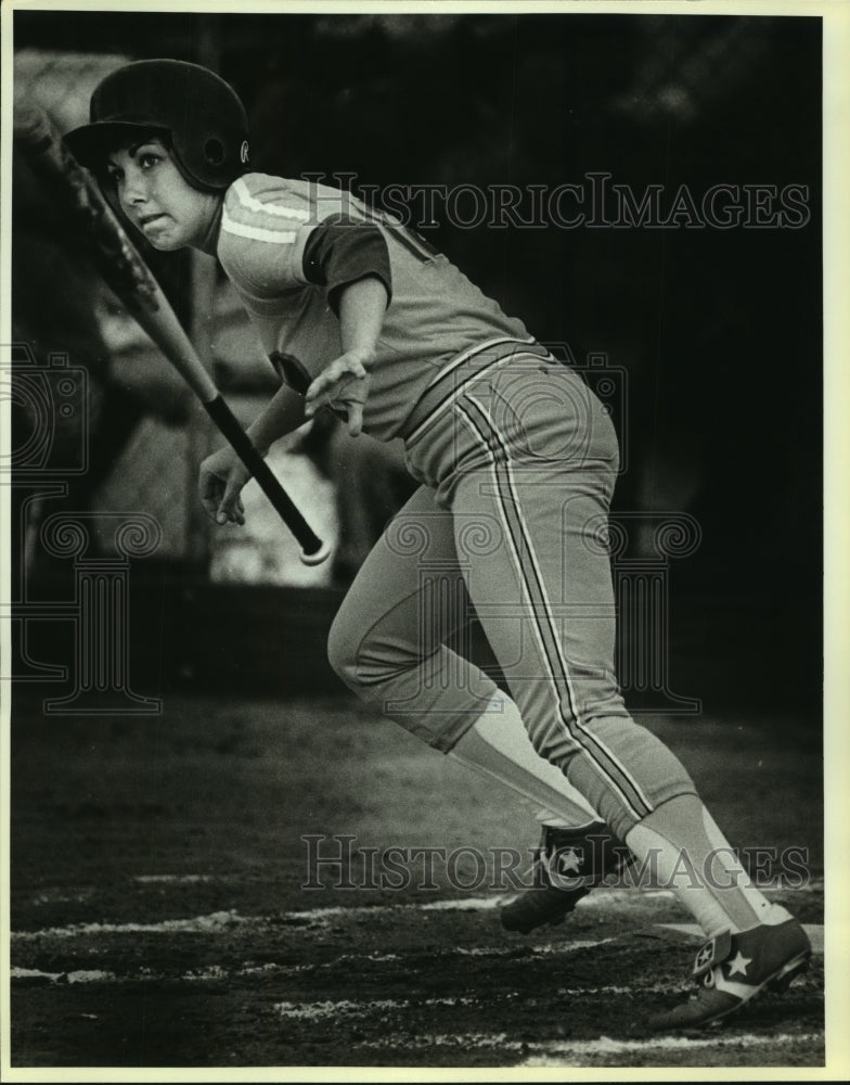 1987 Kelly Smith takes off after batting a single, College Baseball-Historic Images