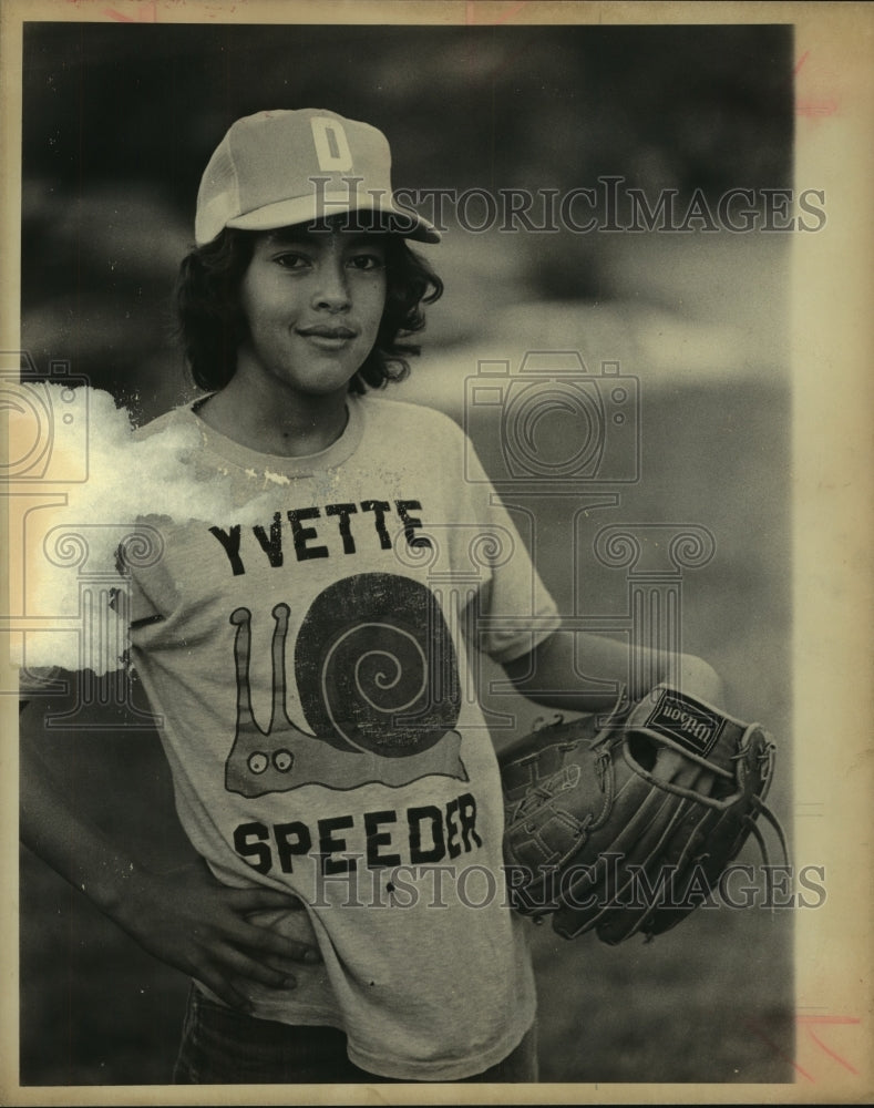 1975 Press Photo Yvette Buentello, Baseball - sas05935- Historic Images
