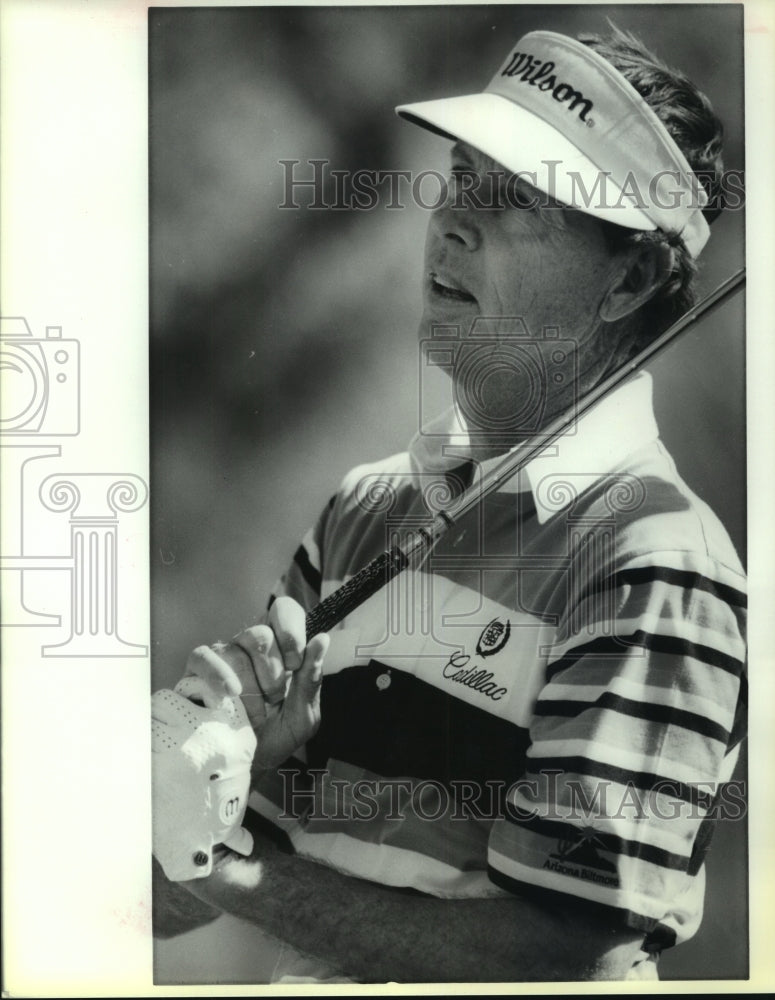 1990 Press Photo Golfer Dale Douglas, Arizona tees off number 12 tee - sas05969 - Historic Images