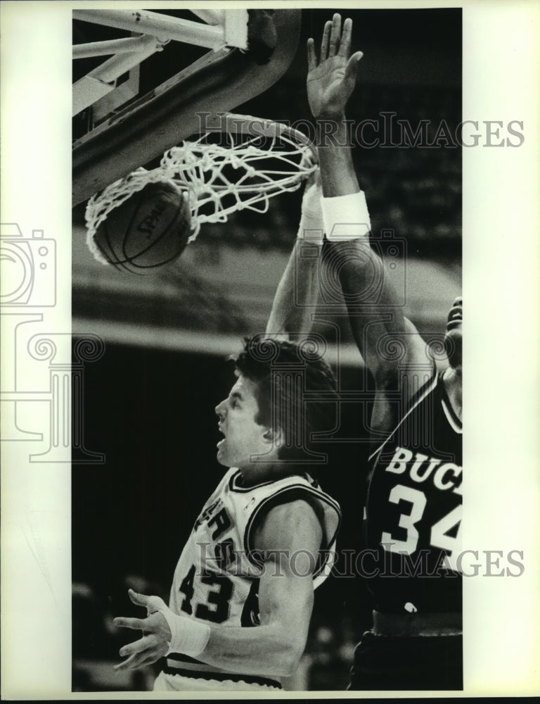1988 Press Photo Frank Brickowski &amp; Terry Cummings, Basketball - sas05976-Historic Images