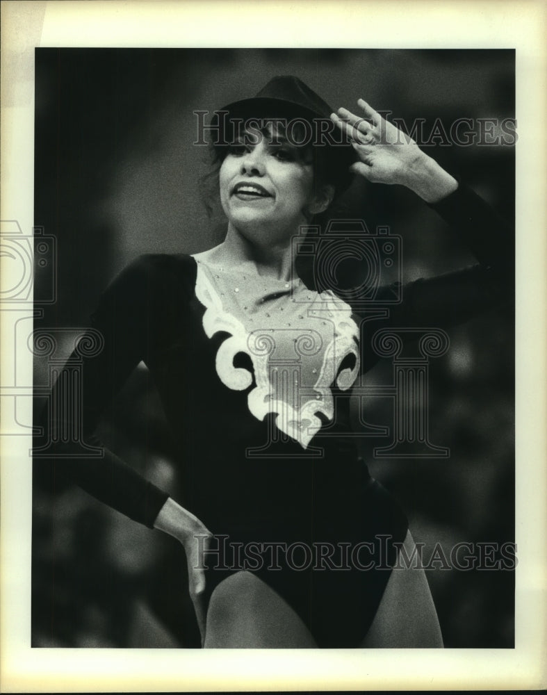 1982 Press Photo Quick Silver Dancer, Spurs Basketball - sas06011 - Historic Images