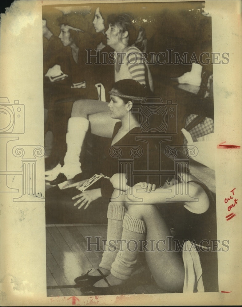 1982 Press Photo Debbie Strus &amp; Laura Dresser, San Antonio Spurs Dance Team- Historic Images