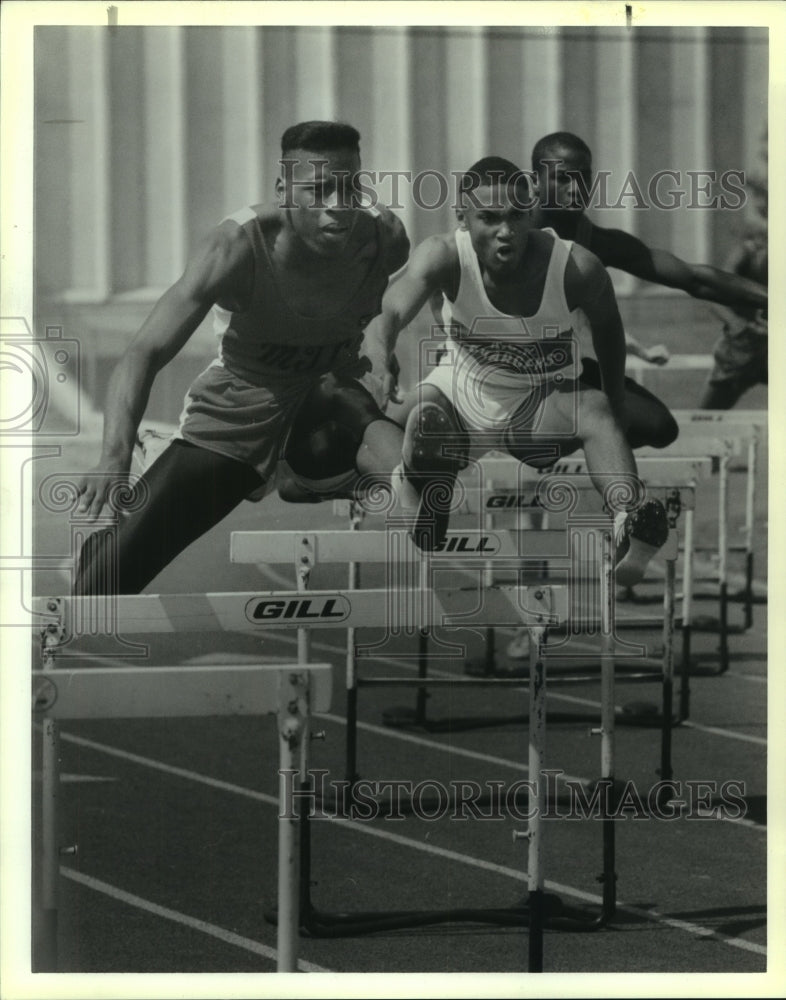 Press Photo Hurdler Mike Saunders at the AAU Junior Olympics finals - Historic Images