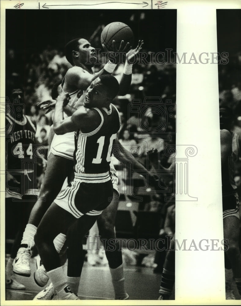 Press Photo Texas-San Antonio plays college basketball vs. West Texas- Historic Images