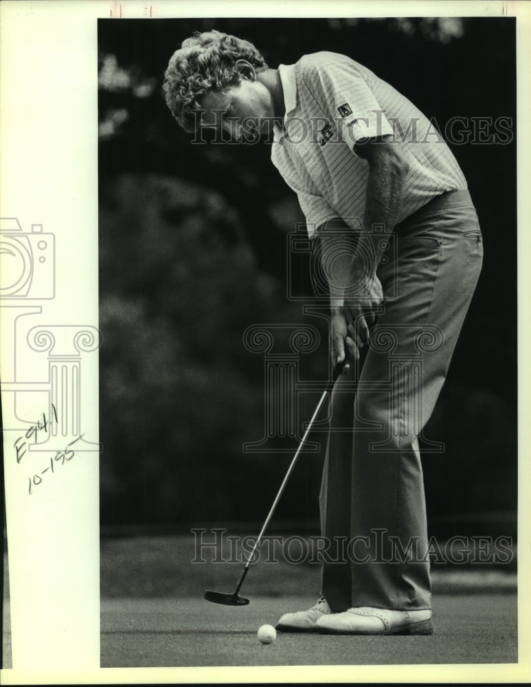 1983 Press Photo Golfer Bobby Clampett at Oak Hills course practicing - Historic Images