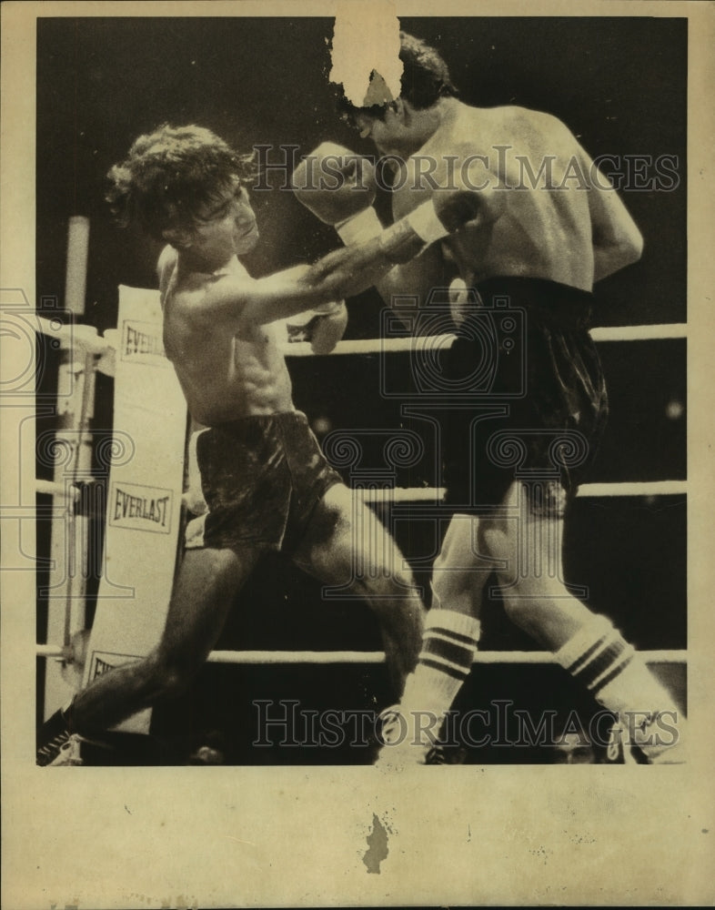 1981 Press Photo Guajardo &amp; Felix Castillo Boxing Match - sas06117 - Historic Images