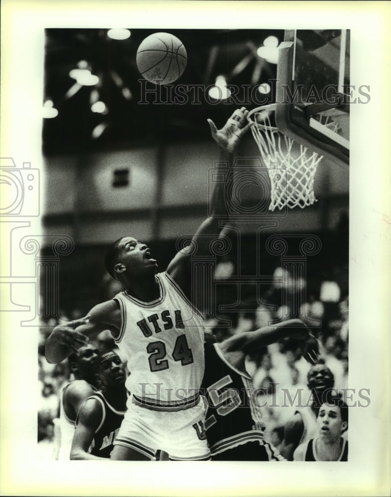 1988 Press Photo Frank Hampton up for two against Mercer, College Basketball - Historic Images