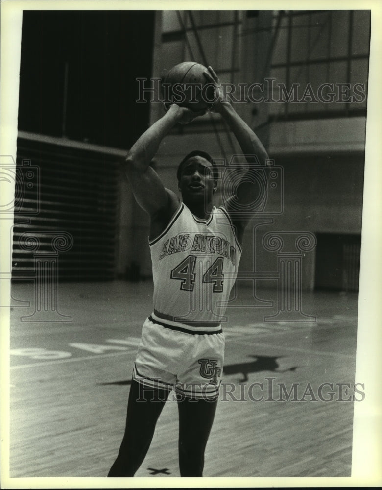 1984 Press Photo Joe Baker, UTSA Basketball - sas06212 - Historic Images