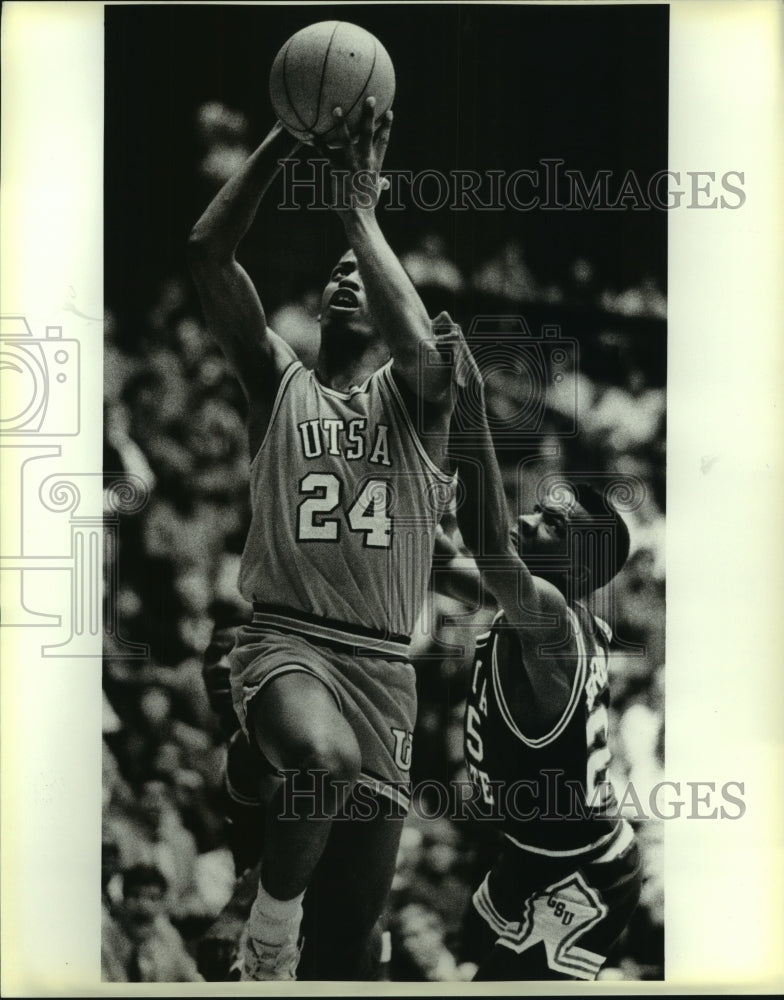 1987 Press Photo UTSA &amp; Georgia College Basketball, UTSA #24 Frank Hampton - Historic Images