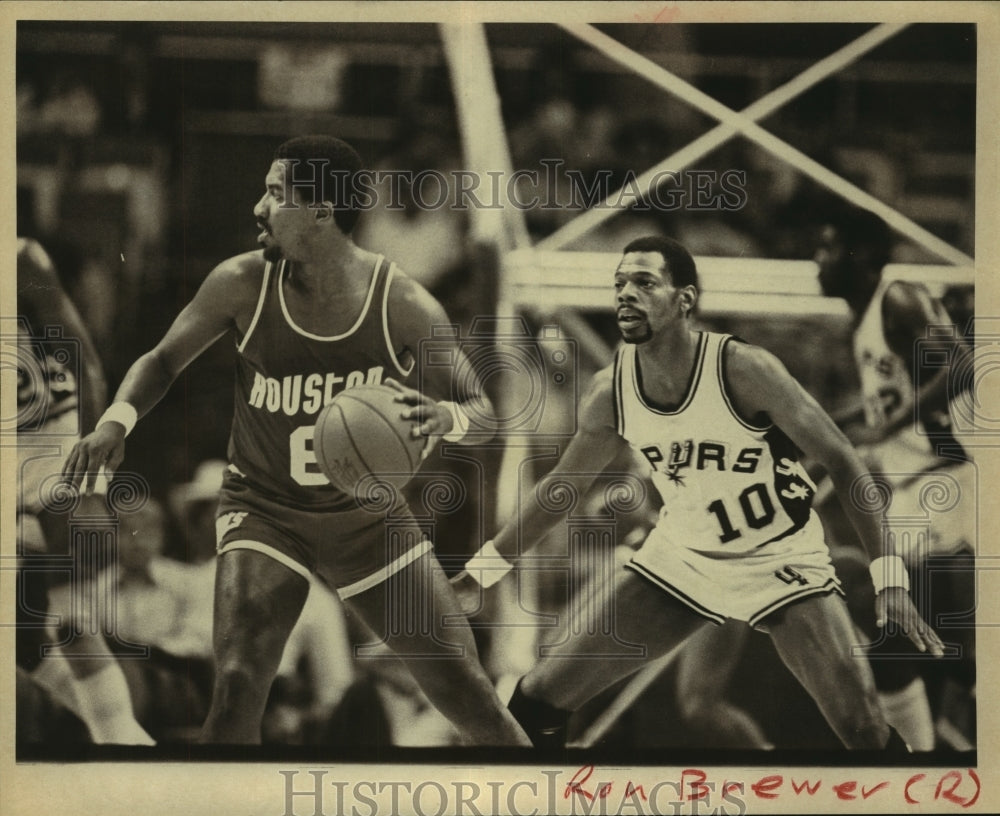 Basketball Players Tom Henderson and Ron Brewer at Spurs Game-Historic Images