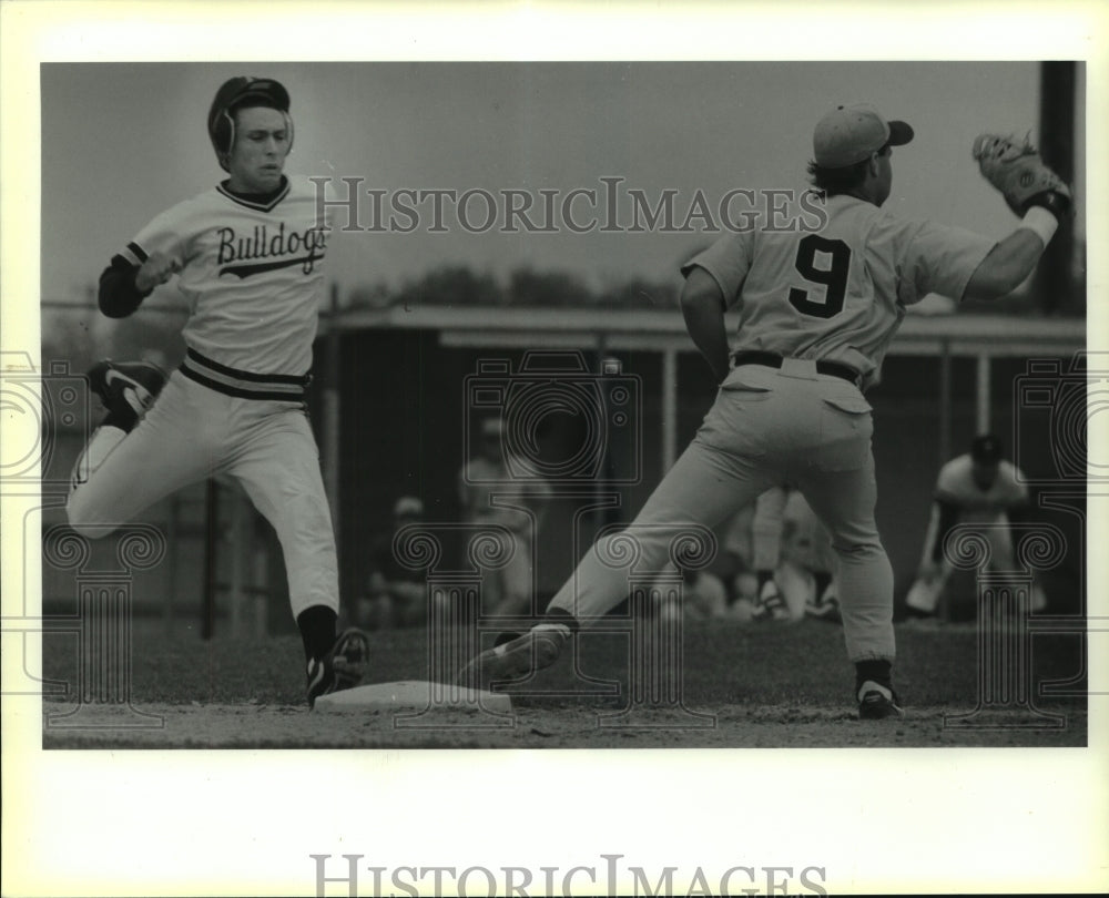 1989 Press Photo Texas Lutheran and Texas Wesleyan College Baseball Players - Historic Images