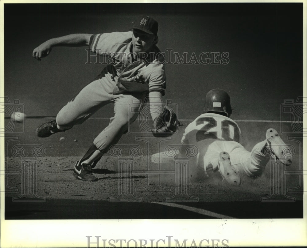 1987 Press Photo St. Mary&#39;s Versus University of Texas College Baseball Game - Historic Images