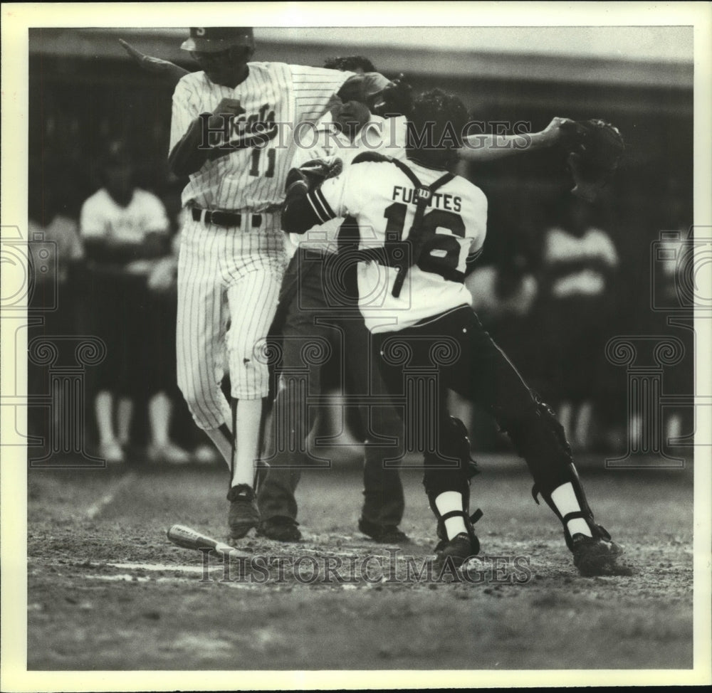 1987 Press Photo College Baseball Players Jesse Huerta and Armondo Fuentes - Historic Images