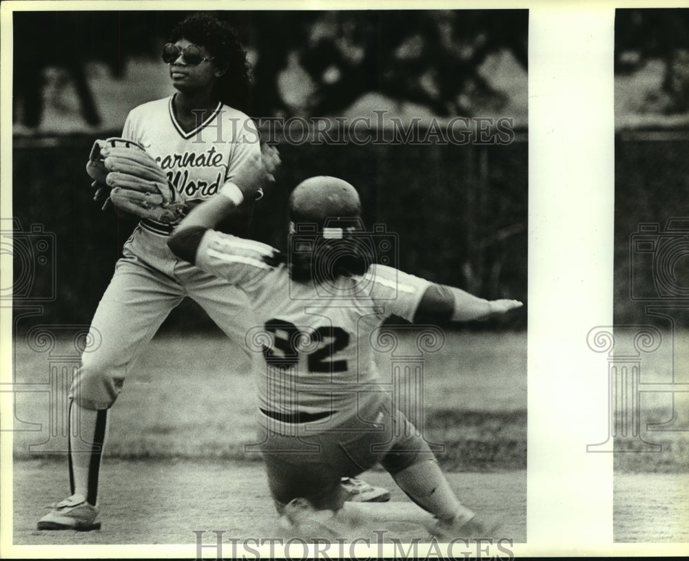 1987 Press Photo St. Mary's and Incarnate Word Women's College Baseball Game - Historic Images