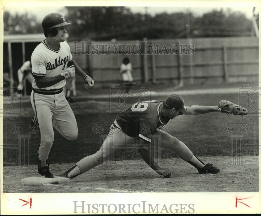 1985 Press Photo Texas Lutheran and Mary Hardin Baylor College Baseball Players - Historic Images