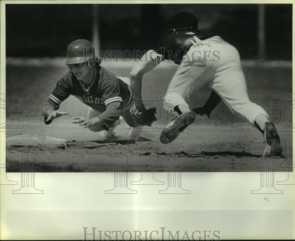 1986 Press Photo Trinity and Southwestern College Baseball Players at Game - Historic Images