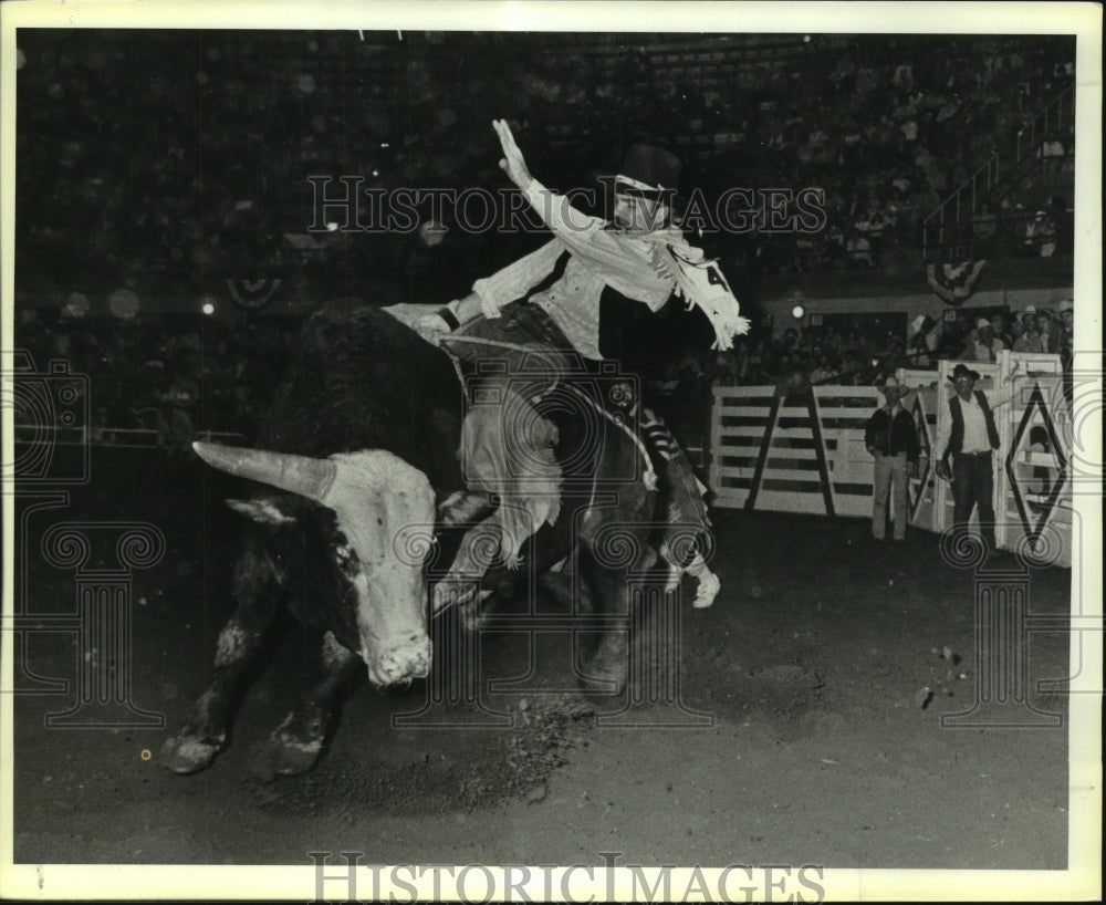 1986 Press Photo Bull Rider Rides a Bull at Rodeo - sas06681 - Historic Images