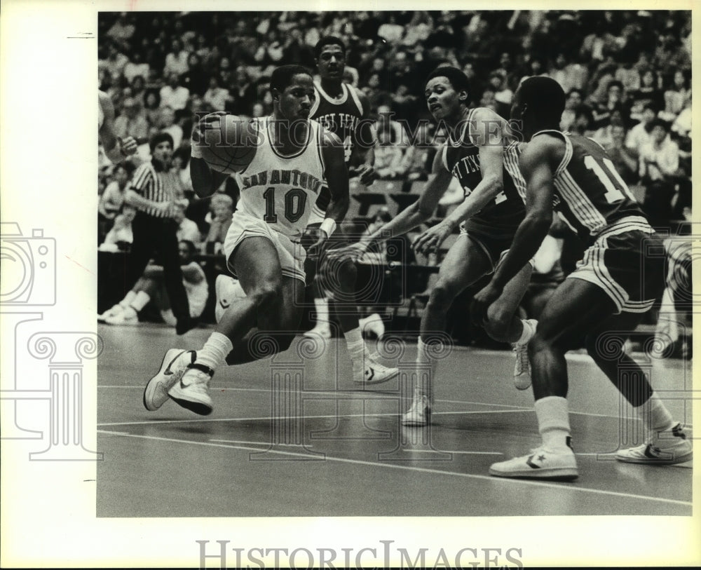 1994 Press Photo Texas-San Antonio plays West Texas in men's college basketball - Historic Images