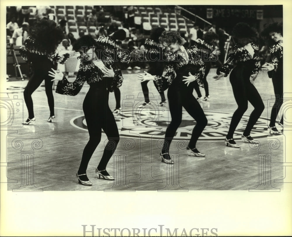 1983 Press Photo &quot;Quicksilver&quot; Dance Team Performs on Basketball Court - Historic Images