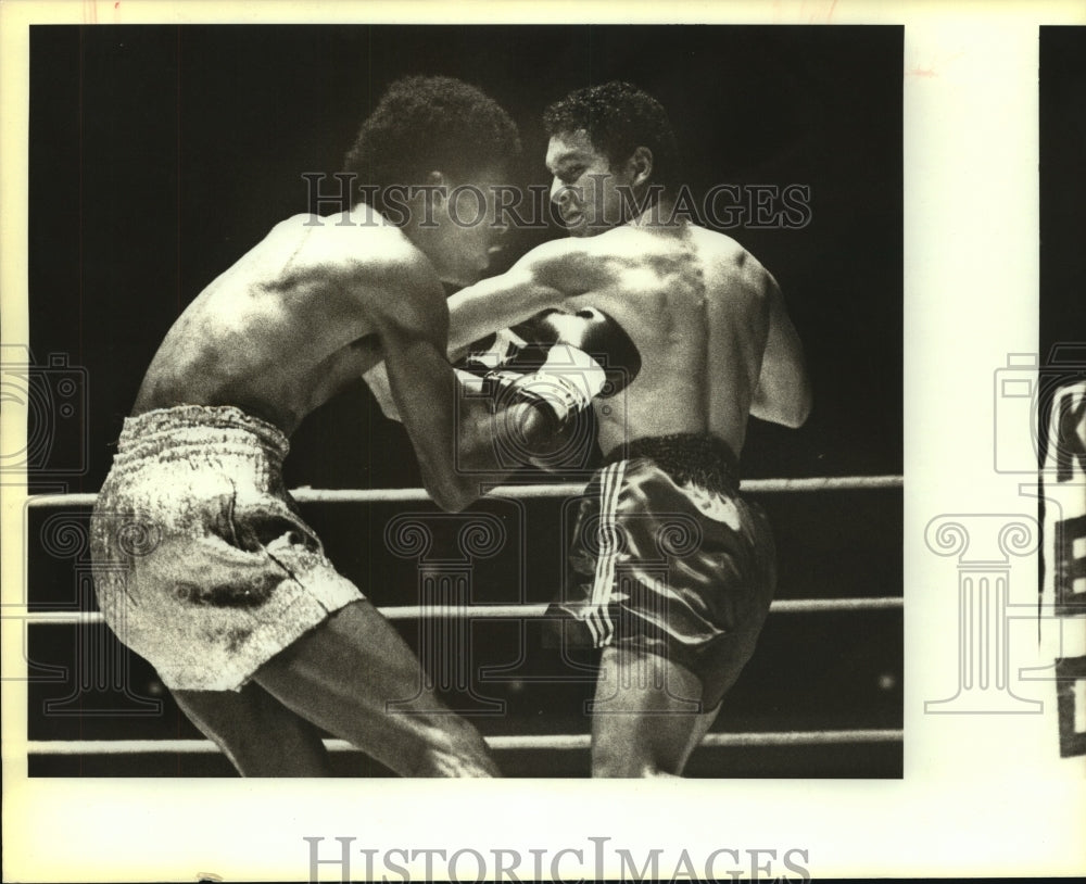 1984 Press Photo Boxers Hector Cortez and Aaron Lopez in the Ring - sas06795- Historic Images