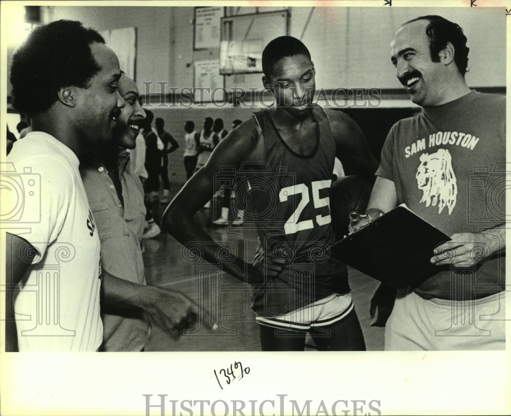 1986 Press Photo Wayne Dickey, Sam Houston Basketball Coach Other Coaches - Historic Images