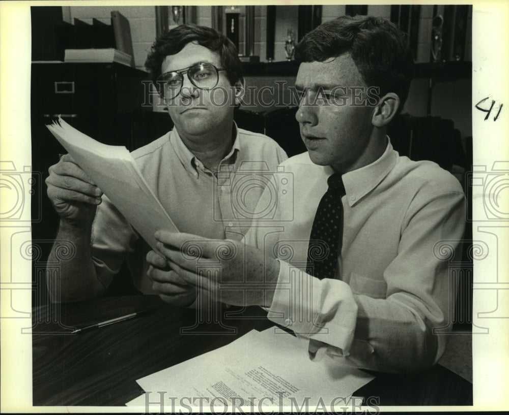 1988 Press Photo Steve Davis, Debate Coach at Churchill High School with Student - Historic Images