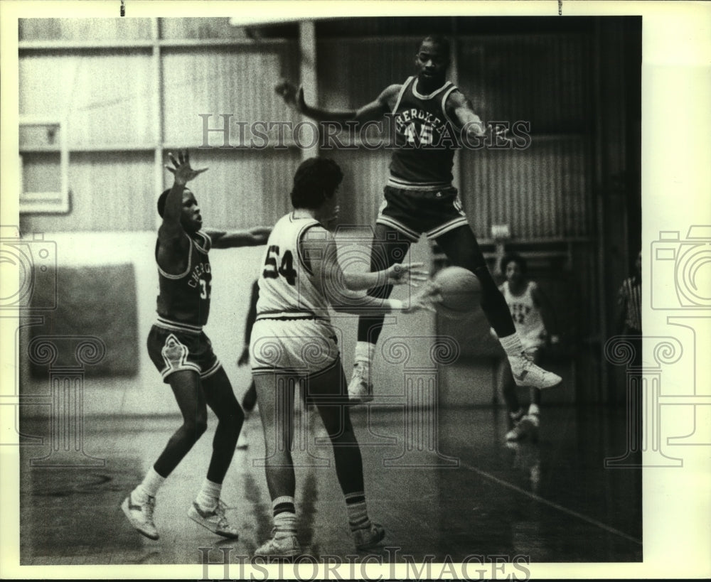 1983 Press Photo Sam Houston High School Basketball Players at Game - sas06864 - Historic Images