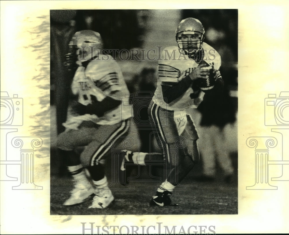 1993 Press Photo Chris Abrego, Holmes High School Football Quarterback at Game - Historic Images