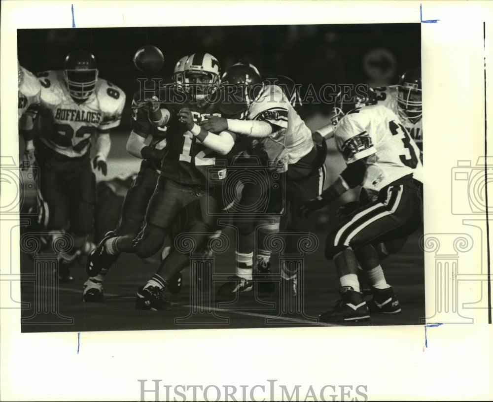 1993 Press Photo Joe Garcia, High School Football Quarterback at Alamo Stadium- Historic Images