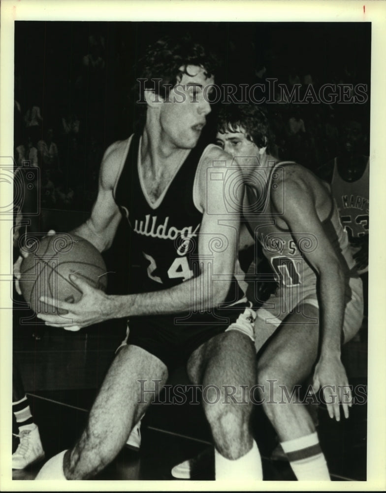 1983 Press Photo College Basketball Players Eric Busboom and Curt Thomas at Game - Historic Images