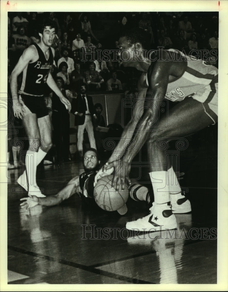 1983 Press Photo College Basketball Players at Game - sas07071 - Historic Images