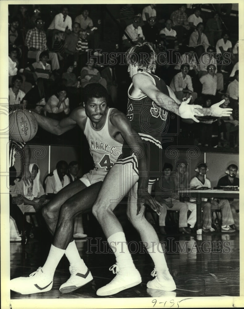 1983 Press Photo St. Mary&#39;s and Schreiner College Basketball Players at Game - Historic Images