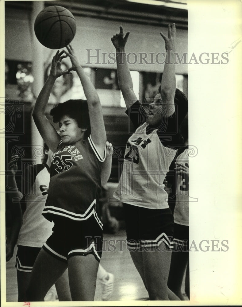 1983 Press Photo Blessed Sacrament Academy College Basketball Game with St. Mary - Historic Images