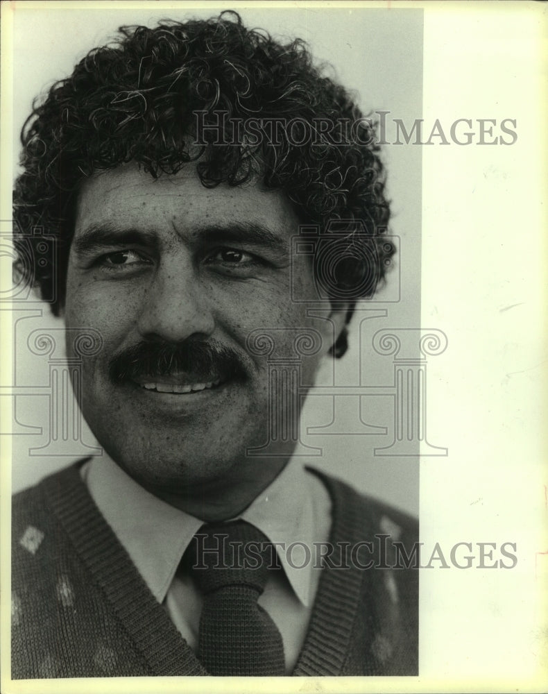 1986 Press Photo Victor Castillo, Fox Tech High School Football Coach - Historic Images