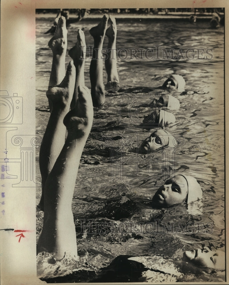 1976 Press Photo Cygnets Synchronized Swimming Team - sas07303 - Historic Images
