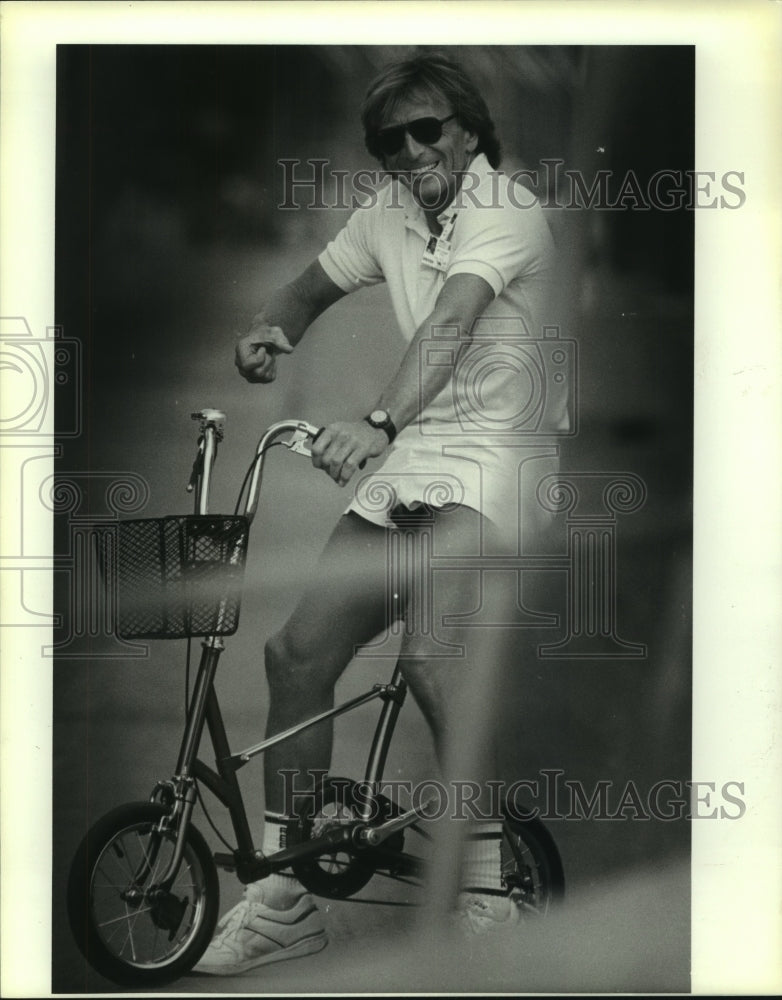 1987 Press Photo Derek Bell, Nissan Grand Prix Race Car Driver at Race Track - Historic Images