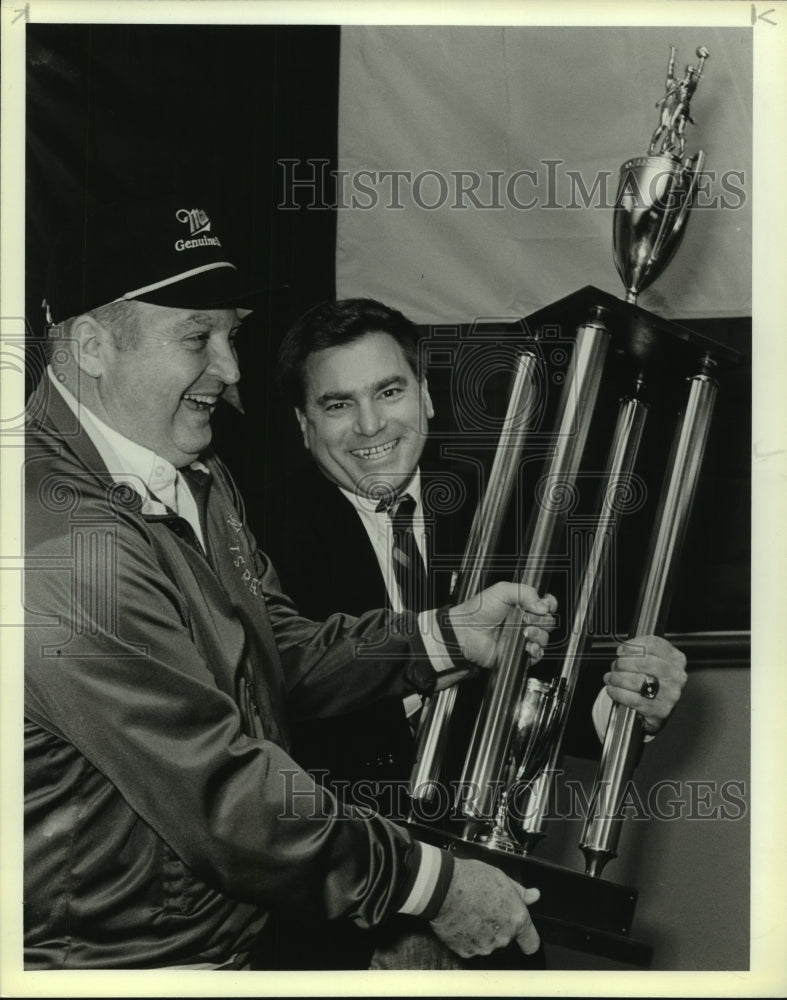1989 Press Photo Ken Burmeister at Mayor Challenge Cup Press Conference- Historic Images
