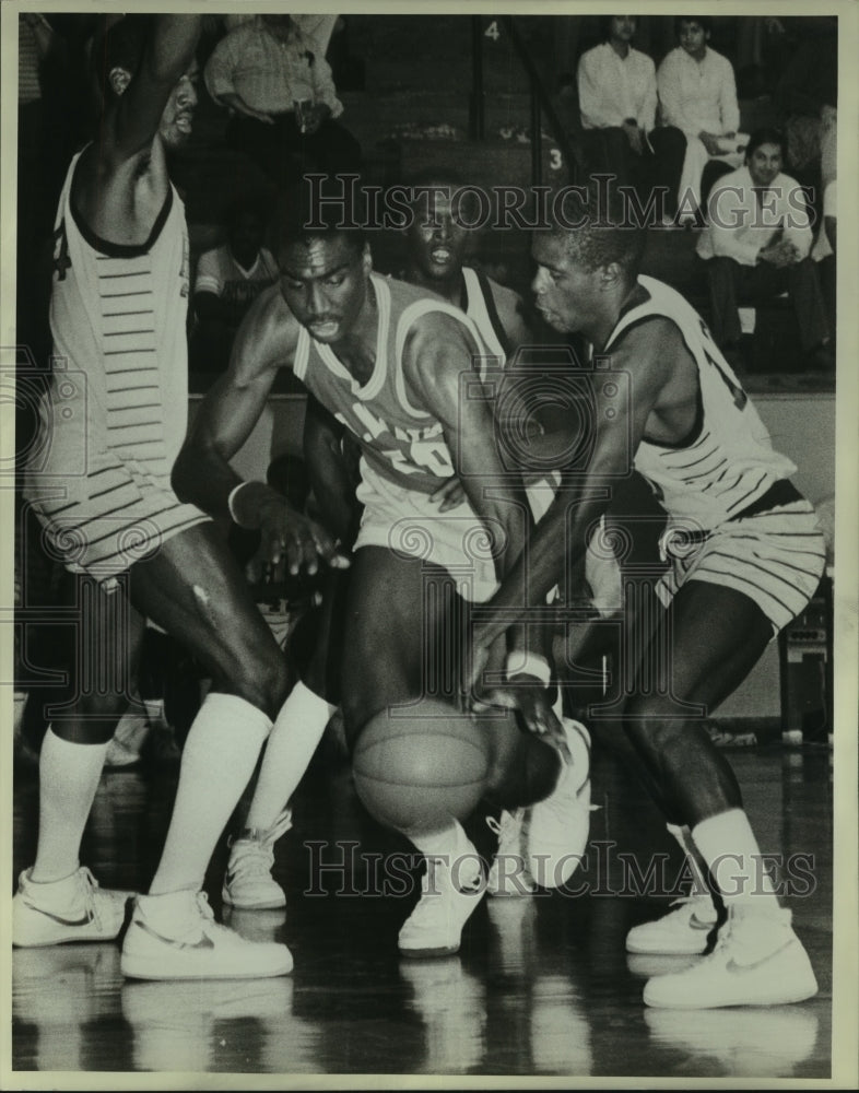 1984 Press Photo College Basketball Player Ken Lacue at Game - sas07355-Historic Images