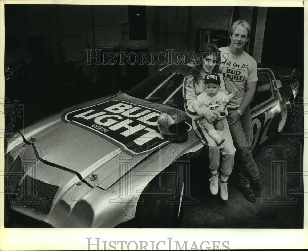 1985 Press Photo Race Car Driver Sherry Blakely with Family and Car - sas07382 - Historic Images