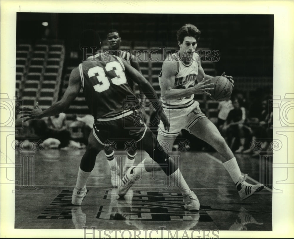 1985 Press Photo Gary Heyland, San Antonio College Basketball Player at Game - Historic Images