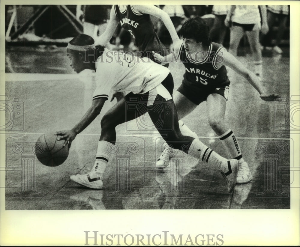 1984 Press Photo Incarnate Word and Mt. Carmel College Women&#39;s Basketball Game - Historic Images