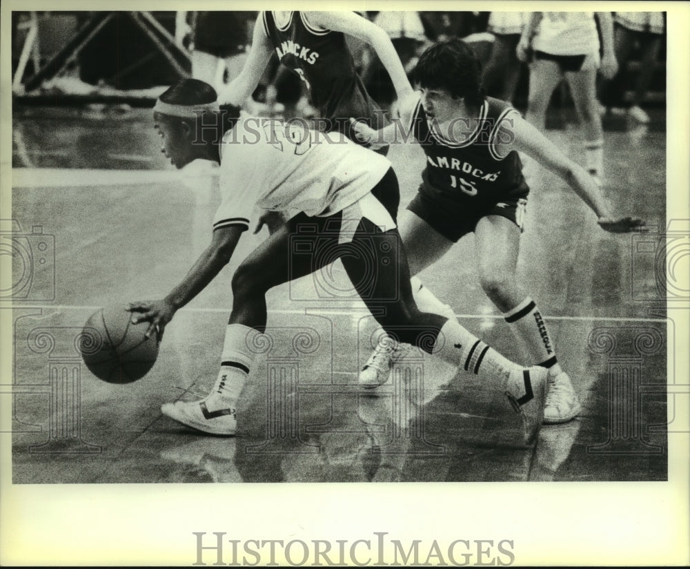 1984 Press Photo Incarnate Word and Mt. Carmel College Women's Basketball Game - Historic Images