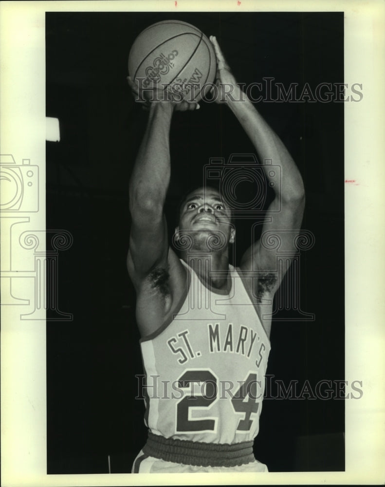 1984 Press Photo Melvin Roseboro, St. Mary&#39;s College Basketball Player at Game - Historic Images