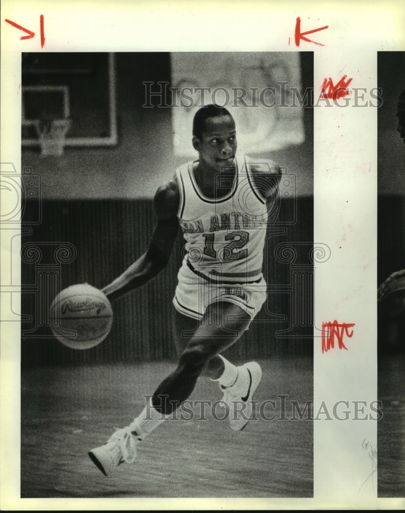 1984 Press Photo Robert Wallace, San Antonio College Basketball Player at Game- Historic Images