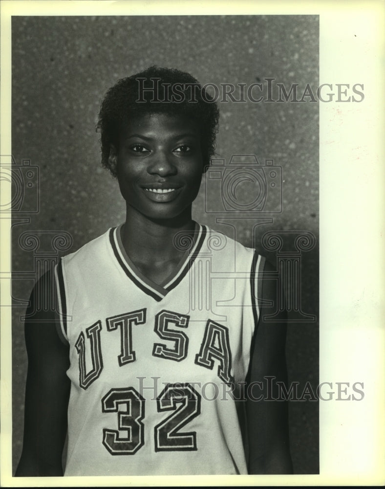 1983 Press Photo Valerie Wells,University of Texas San Antonio Basketball Player - Historic Images