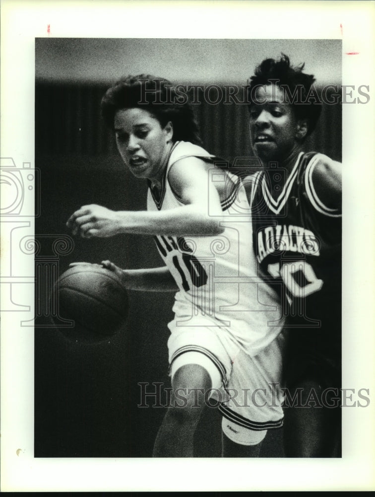 1992 Press Photo Michelle Martin, San Antonio College Basketball Player at Game- Historic Images